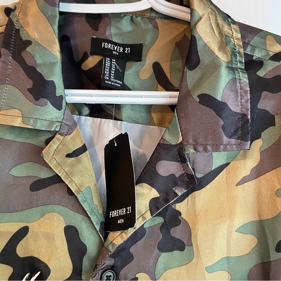BNWT Forever 21 Camouflage Button Up - Picture 2 of 5